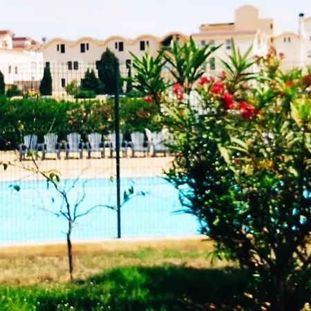 Petit Appart Sympa Clim Piscine Balcon Apartment *