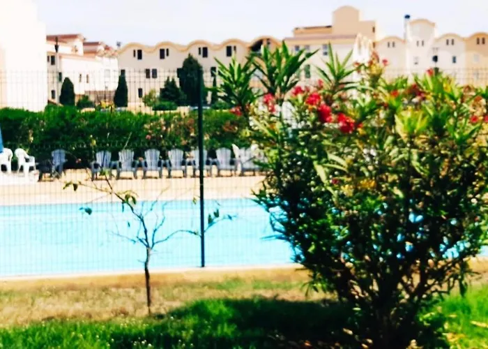 Petit Sympa Clim Piscine Balcon Апартаменты *